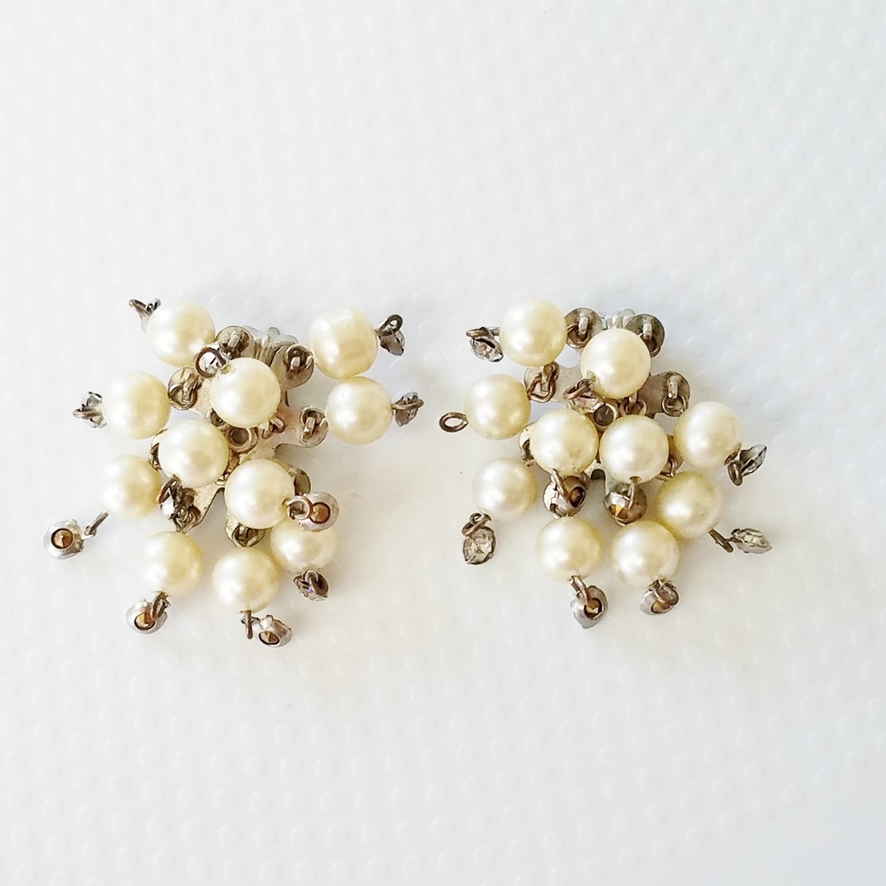 MID CENTURY Pearly White & Gold Clip-On Earrings